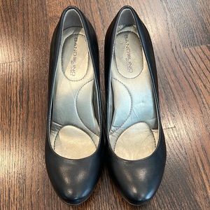 Bandolino boflexible black pump heels